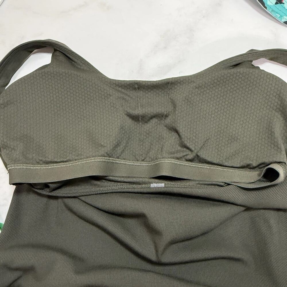 Vuori POSE SCOOP JUMPSUIT Size L KALE Green Soft Ribbed Knit Sleeveless EUC - Picture 7 of 12